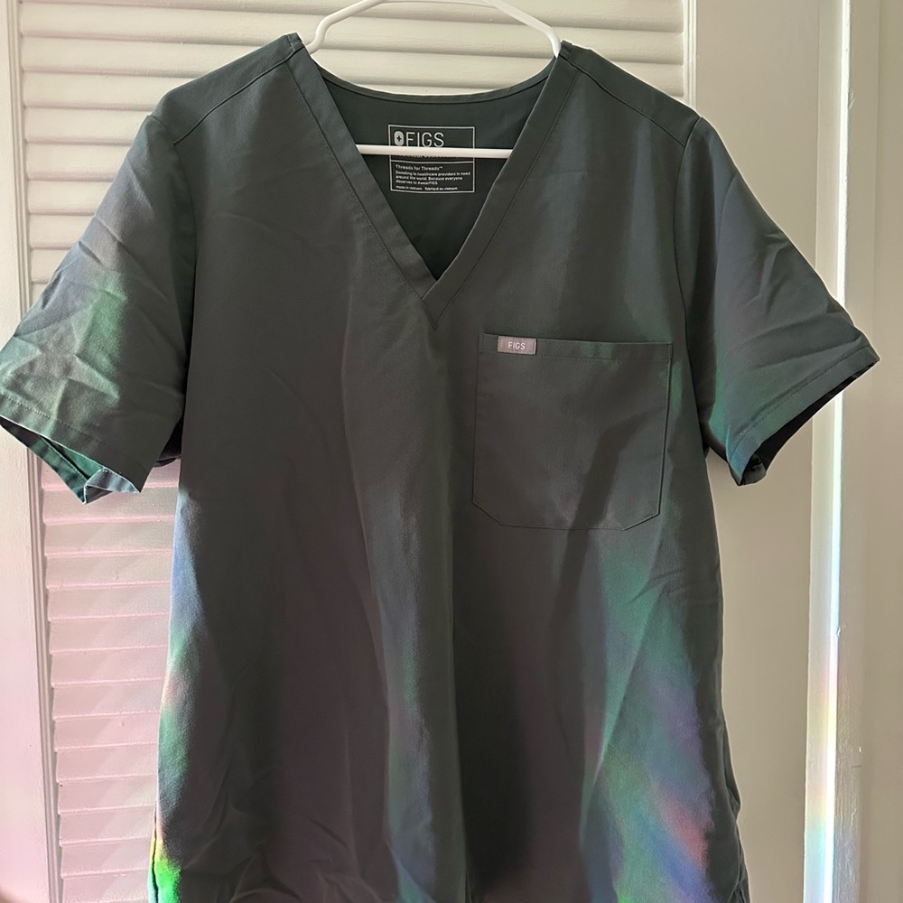 Figs XL bonsai scrub top